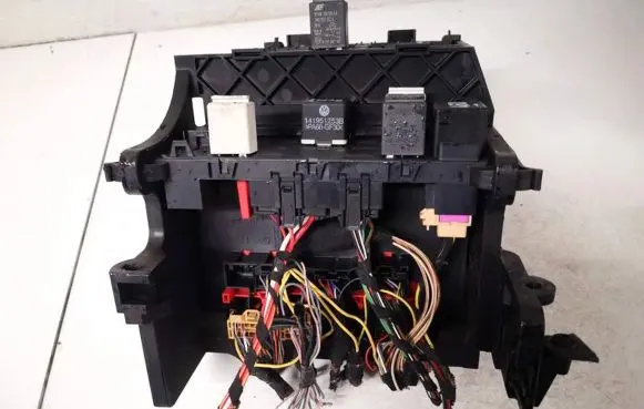 Volkswagen Golf Plus Fuse box set 1k0937049m