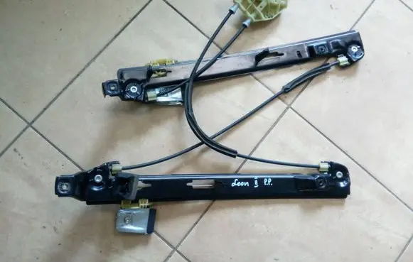 Seat Leon (1P) Front door window regulator with motor NE150