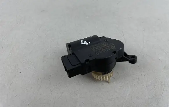 Skoda Superb B8 (3V) Air flap motor/actuator 5Q0907511K