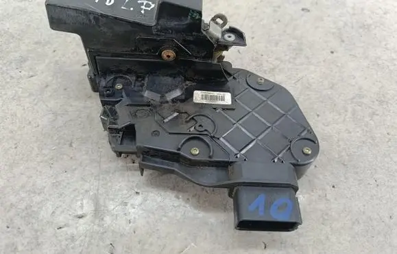 Volvo V50 Front door lock 30699787