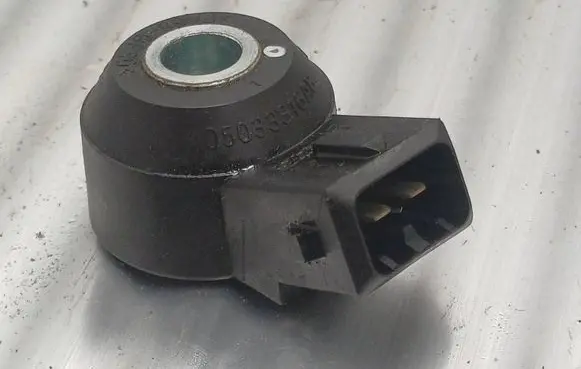 Dodge RAM Detonation knock sensor 05033316AB