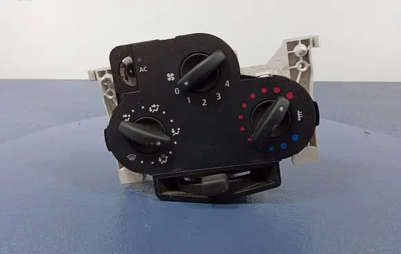 Dacia Logan I Climate control unit 69570002
