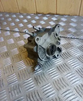 Volkswagen PASSAT B6 Vacuum pump 03G145209