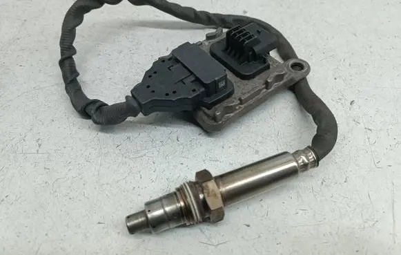 Mercedes-Benz E W213 Lambda probe sensor A0009057108 SNS381A 0009057108