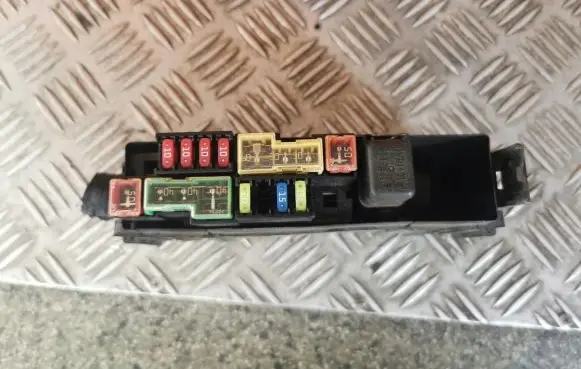 Nissan Juke I F15 Fuse box set 7154722330