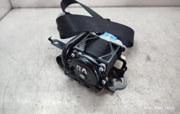Mazda CX-5 Front seatbelt 0541062