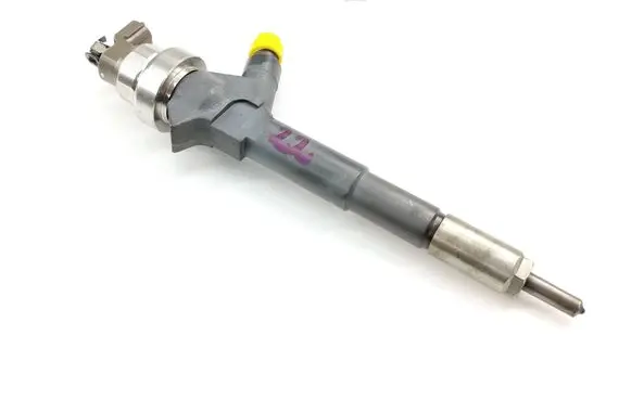 Opel Mokka Fuel injector 55567729