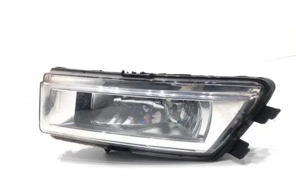 Volkswagen PASSAT B7 Front fog light 