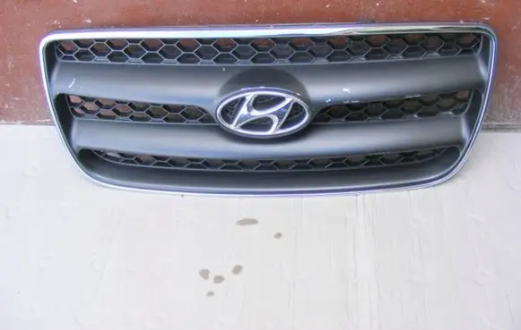 Hyundai Santa Fe Front bumper upper radiator grill