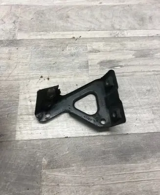 Volkswagen Tiguan Fender mounting bracket 5N0821135