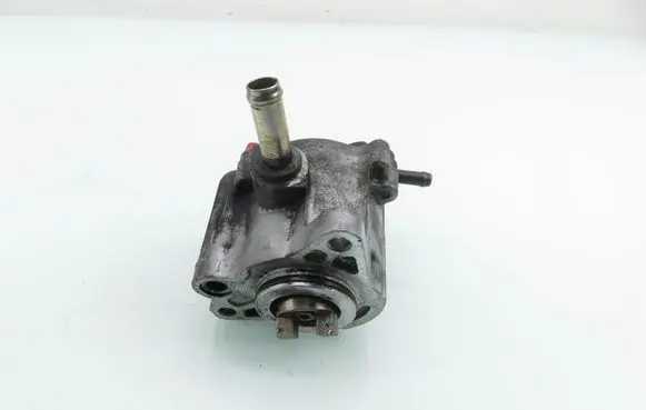 Toyota Avensis T220 Vacuum pump 