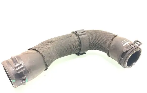 Land Rover Defender Engine coolant pipe/hose P1004677