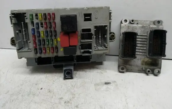 Fiat Punto (188) Engine ECU kit and lock set ME73H4F001 0261207901 1039S00103