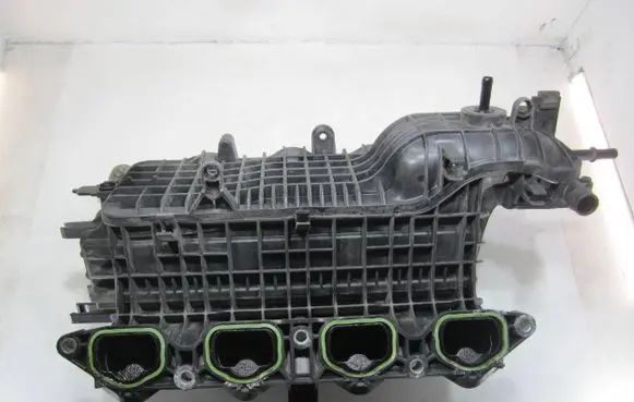 Volkswagen Golf VII Intake manifold 04E145749B