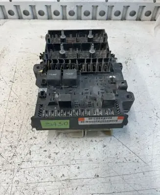Chrysler Voyager Fuse module P4707784 TBQJ278620761