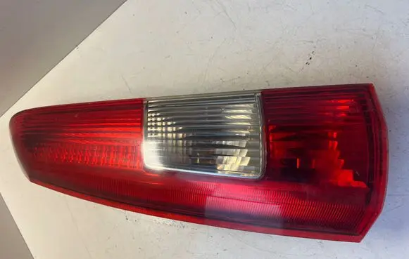 Volvo V70 Rear/tail lights 152843 9154493