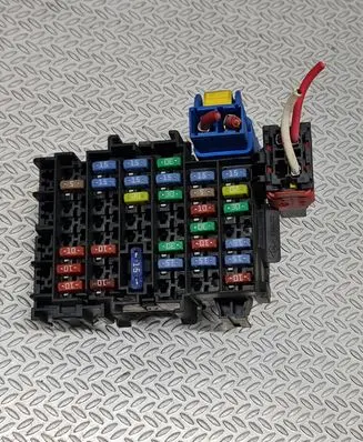 Renault Twingo II Fuse module 8200440620A