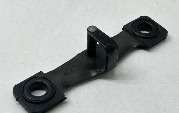 Volkswagen PASSAT B8 Rear door lock loop/hook striker 8V0827507E