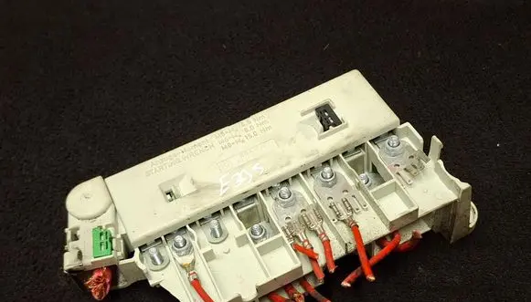 BMW 5 E39 Fuse module M8M150N 61138367252