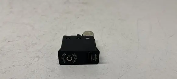 BMW 5 F10 F11 AUX in-socket connector 9237653