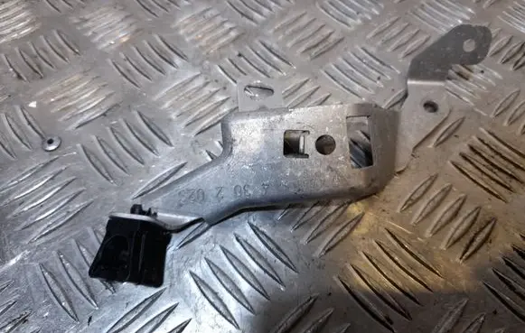 Volkswagen Touareg II Horn signal holder/bracket 7P5951193