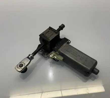 Mercedes-Benz S W221 Seat adjustment motor 0390203255