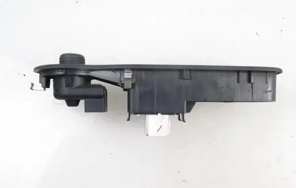 Renault Modus Electric window control switch 8200277630A