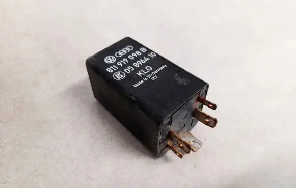 Volkswagen PASSAT B5 Other relay 811919098b