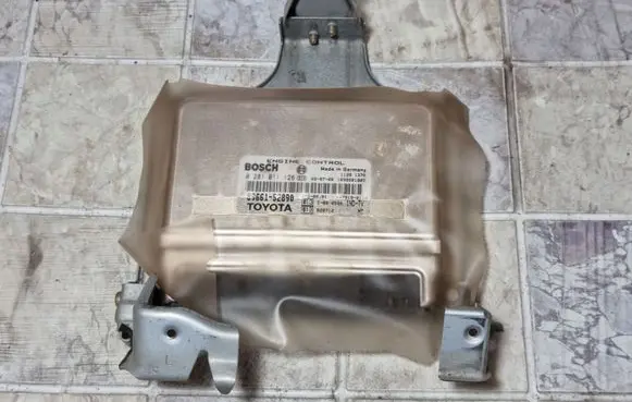 Toyota Yaris Engine control unit/module 0281011126 8966152890 896605C010