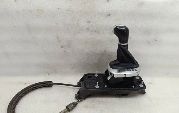 Volkswagen Touran II Gear shifter/selector 1T1713025AH 10001257700 3811E0L1