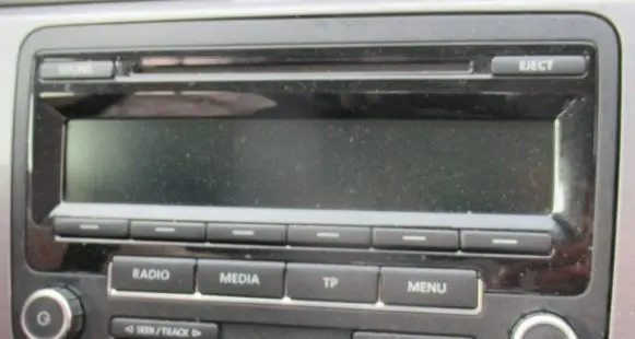 Volkswagen PASSAT B7 Radio/GPS head unit trim 