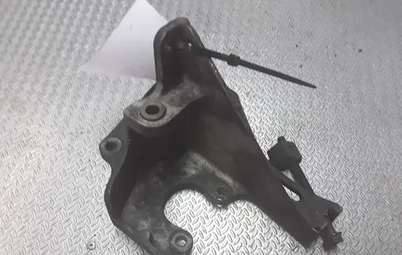 Subaru Legacy Power steering pump mounting bracket 