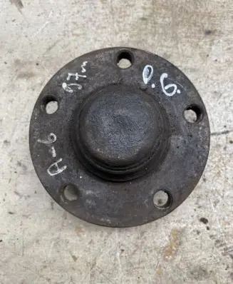 Audi A6 S6 C5 4B Rear wheel hub