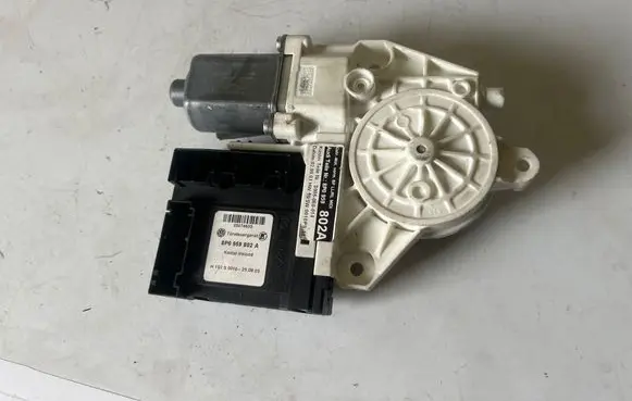 Audi A3 S3 8P Front door window regulator motor 8P0959802A S006060014
