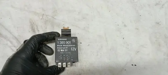 BMW 5 E34 Window wiper relay 1385901