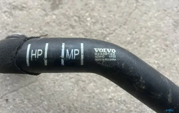 Volvo XC90 Engine coolant pipe/hose 32339122