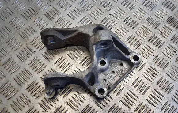 Chrysler Grand Voyager V Engine mounting bracket 04721570AA 72339