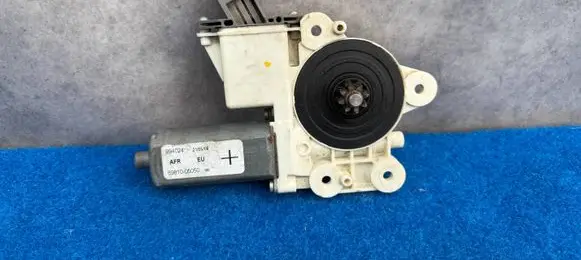 Toyota Avensis T250 Front door lock motor 992046-100