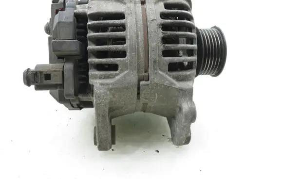 Volkswagen Golf IV Generator/alternator 0124325003 028903028D