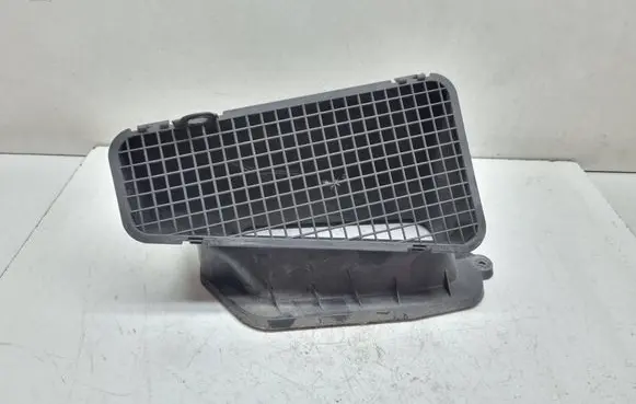 Volkswagen PASSAT B6 Air intake duct part 8K1819904