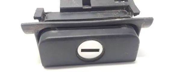 Volkswagen Golf III Tailgate exterior lock 