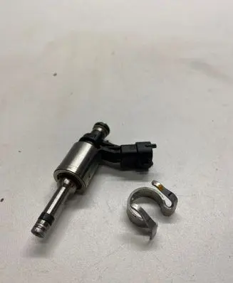 Land Rover Range Rover Evoque L538 Fuel injector BB5E9F593BA