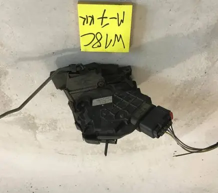 Mazda 3 I Rear door lock BP4K73 A00119C 3N6AA26413BN