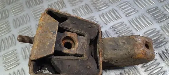Ford Courier Engine mount bracket 89FB6038AA