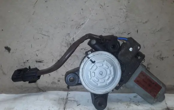 Hyundai Santa Fe Front door window regulator motor 9882026100 037153010