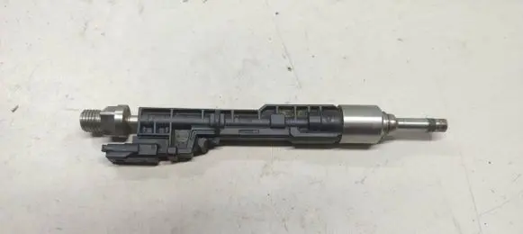 BMW 5 GT F07 Fuel injector 0261500172 1405222206