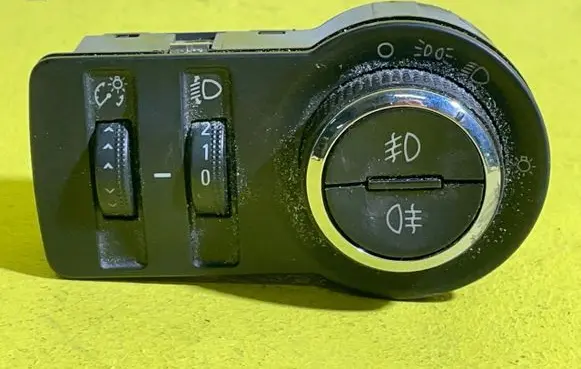 Chevrolet Orlando Tailgate/trunk/boot open switch 