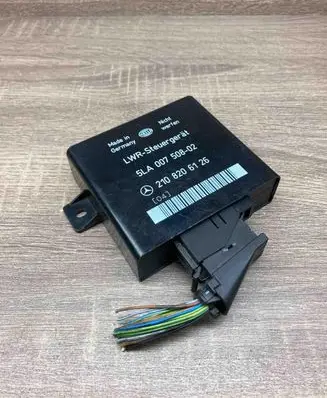 Mercedes-Benz E W210 Light module LCM 2108206126 5LA00750802