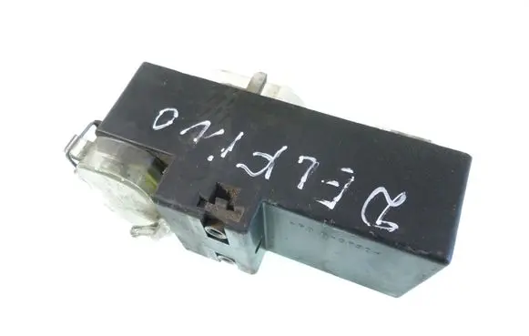 Volkswagen PASSAT B4 Coolant fan relay 357919506A 898719000