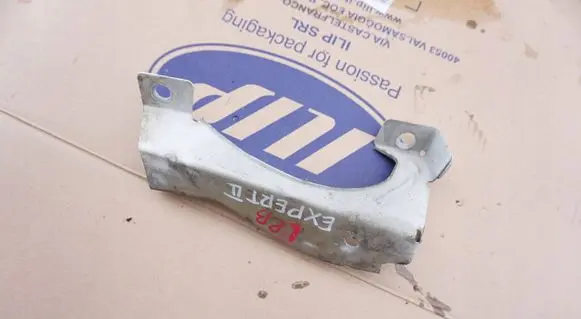 Peugeot Expert Fender mounting bracket SKO71592